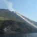 Immagine notturna dell'eruzione dello Stromboli con la colata lavica che scende lungo la Sciara del Fuoco