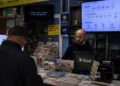 Schedina del Superenalotto con numeri estratti e risultati del Lotto di oggi