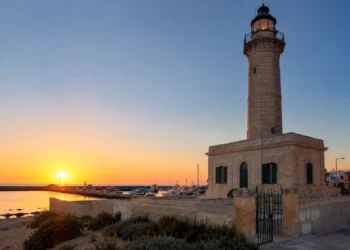Il Faro Scalambri di Punta Secca, sede della manifestazione "Faro in Festa" dal 30 maggio al 2 giugno 2026