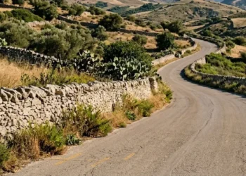 Strada rurale in contrada Poi a Giarratana per il progetto di manutenzione Liequa.