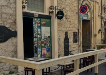 Vicolo notturno di Ragusa Ibla, zona del furto al Lucernaio Pub