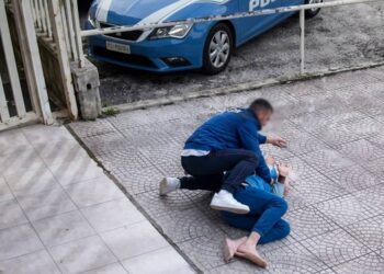 Esterno di un commissariato di Polizia di Stato, luogo dell'arresto del 42enne a Gela per maltrattamenti
