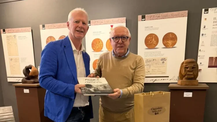 Generale Francesco Mattana e Nino Scivoletto al Museo del Cioccolato di Modica