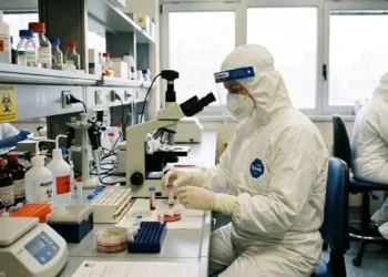 operatore sanitario laboratorio analisi hantavirus nave crociera