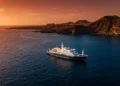 Nave da crociera MV Hondius ferma al largo di Capo Verde per emergenza hantavirus
