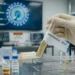 Ricercatore in laboratorio analizza campioni di hantavirus per diagnosi precoce