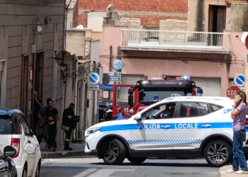 incendio scuola Vittoria vigili del fuoco evacuazione studenti edificio scolastico