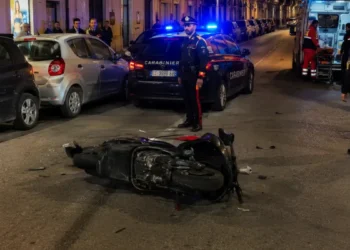 Intervento dei carabinieri dopo l’incidente avvenuto in Corso Italia a Ragusa durante la notte.