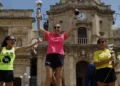 Gruppo di podisti alla partenza della Liberty Run a Piazza del Popolo a Vittoria