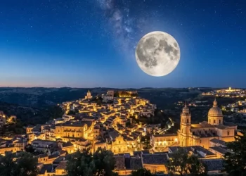 La spettacolare Luna piena di maggio 2026 visibile nel cielo notturno