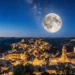 La spettacolare Luna piena di maggio 2026 visibile nel cielo notturno