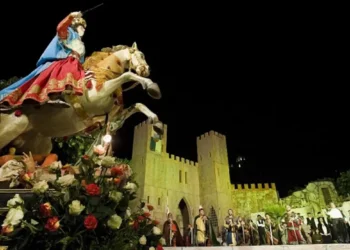 Rievocazione Madonna delle Milizie a Scicli in Piazza Italia con figuranti