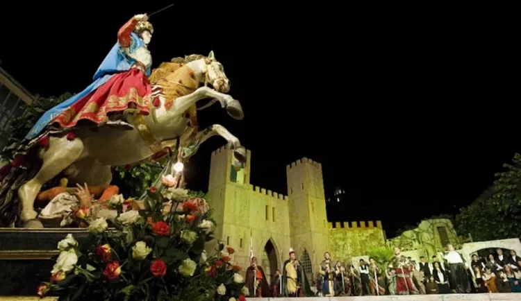Rievocazione Madonna delle Milizie a Scicli in Piazza Italia con figuranti