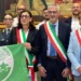 Famiglie sulla spiaggia di Marina di Ragusa premiata con la Bandiera Verde 2026