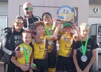 Marina di Ragusa ciclismo giovanile gara su strada atleti in corsa