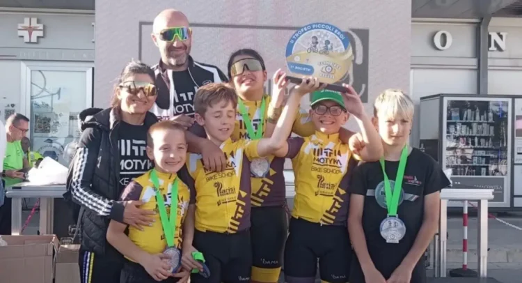 Marina di Ragusa ciclismo giovanile gara su strada atleti in corsa