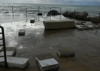 Divieti vicino al moletto di Marina di Modica dopo l’ordinanza della Capitaneria