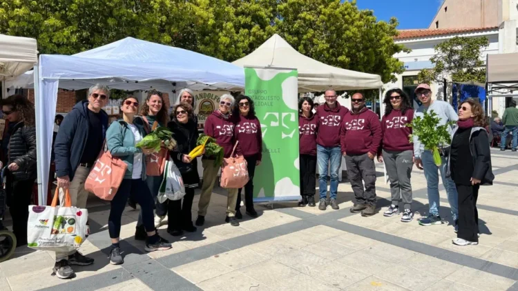 Stand di produttori locali durante un evento a Marina di Ragusa