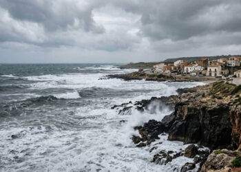 Meteo Sicilia weekend con mare mosso e vento forte sulle coste del Ragusano