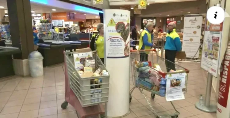 Volontari Misericordia Modica raccolta alimentare Conad Le Liccumie