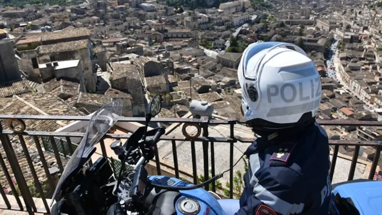 Polizia di Stato durante controlli antidroga a Modica