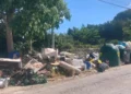 Rifiuti ingombranti abbandonati in una strada di Modica