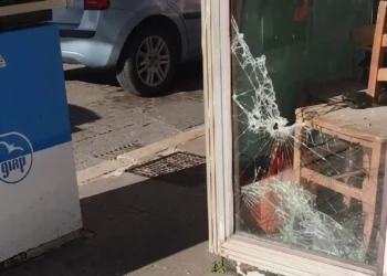 Stazione di servizio a Modica con danni alla cabina dopo un furto con spaccata