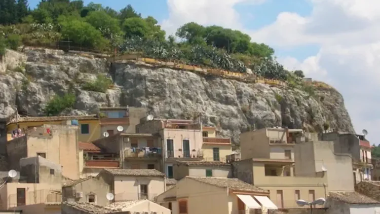 Incontro nel quartiere Santa Maria a Modica tra cittadini e rappresentanti politici