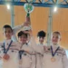 Atleti della Scherma Modica Under 14 con trofei ai campionati regionali