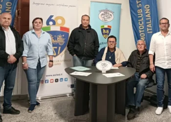 Moto storiche in esposizione durante il raduno nel centro di Ragusa