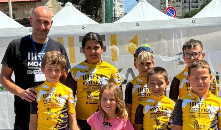 Motyka Bike School Modica durante la gara su strada a Palermo