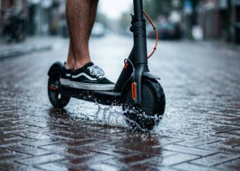 Monopattini elettrici, obbligo di targa: multe fino a 400 euro