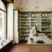 Interno di una farmacia a Palermo, luogo di accoglienza per vittime di violenza di genere nel Progetto Mimosa