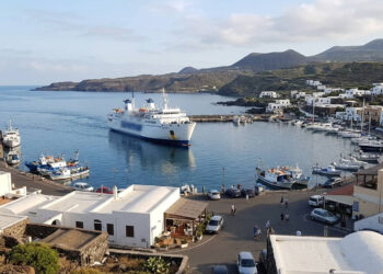 Pantelleria traghetti aumenti nel porto con collegamenti marittimi