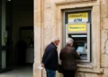 Ufficio postale a Ragusa con pensionati in attesa del pagamento pensioni giugno