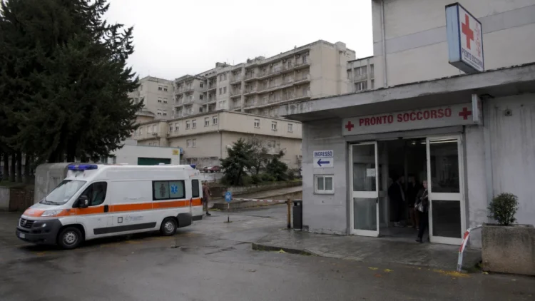 Ingresso ospedale di Modica dopo l’apertura dell’indagine sulla morte del bambino di Pozzallo