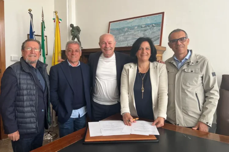 Firma delle convenzioni a Pozzallo per erosione costiera e riqualificazione della piscina comunale.