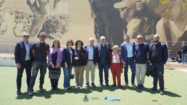 Murale Pozzallo La Pira nella villa comunale realizzato da Guido Van Helten