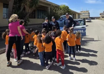 Polizia di Stato scuola Pozzallo incontro bambini progetto mestieri