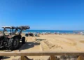 spiaggia provincia Ragusa con rifiuti arenile da pulire concessione demaniale