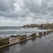 Ragusa allerta meteo con mare mosso e cielo nuvoloso sulla costa