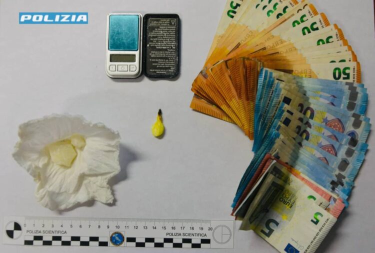 Ragusa arresto droga Polizia di Stato perquisizione casa