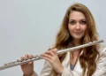Auditorium con pianoforte a coda e flauto sul palco in attesa del concerto di Melodica a Ragusa