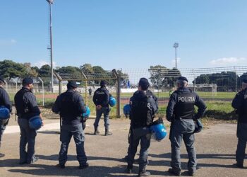 Controlli della Polizia allo stadio Aldo Campo di Ragusa dopo il Daspo a un tifoso
