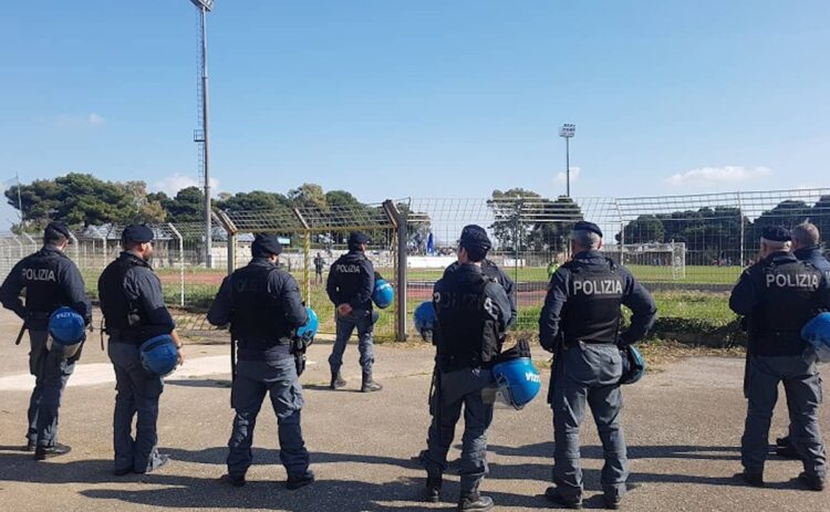 Controlli della Polizia allo stadio Aldo Campo di Ragusa dopo il Daspo a un tifoso