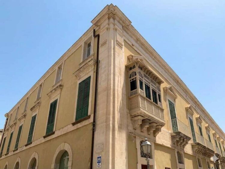 Ragusa dimore storiche con facciata barocca e balconi in pietra durante le aperture ADSI