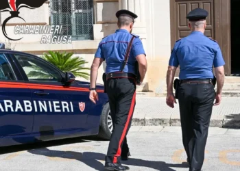 Controlli dei Carabinieri nel centro storico di Ragusa dopo il furto a un calciatore