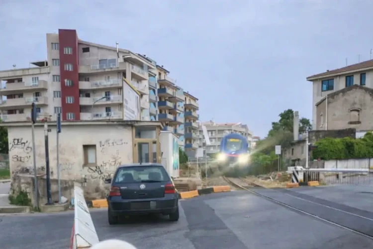 Passaggio a livello di Ragusa durante intervento per ragusa passaggio livello.