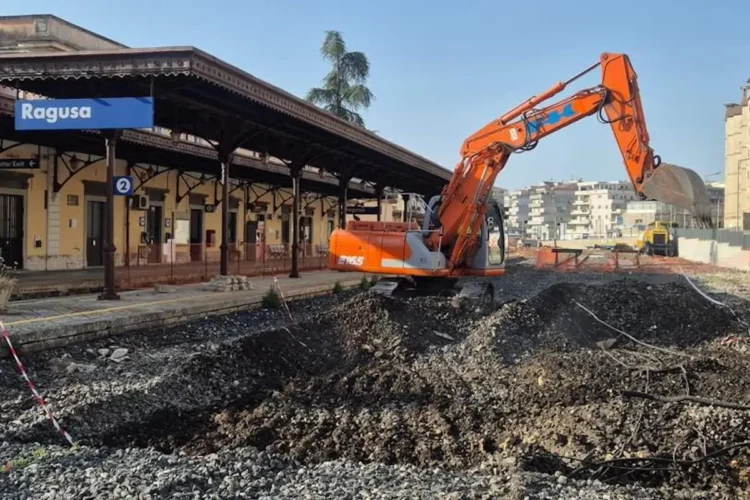 Area di Ragusa Scalo Merci vicino alla stazione ferroviaria durante i lavori urbani