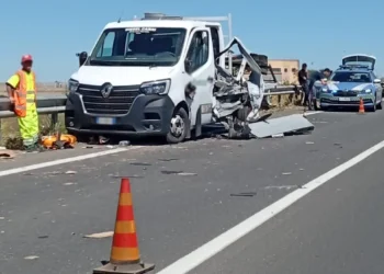 Soccorsi e Polizia Stradale sulla SS514 Ragusa–Catania dopo incidente in un cantiere